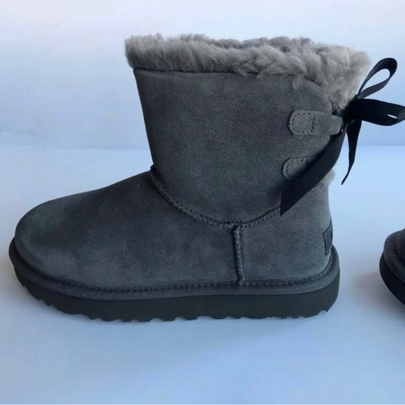 New UGG Mini Continuity Bow Boots - Picture 9 of 12